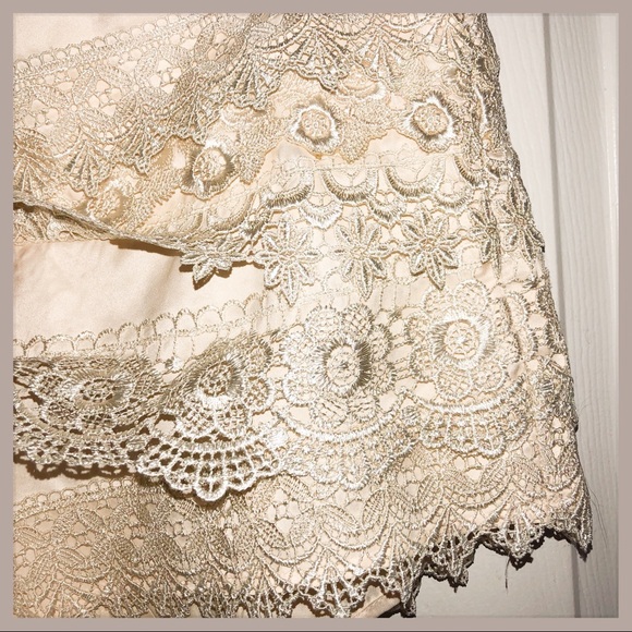 💔💔 SOLD💔💔  Sans Souci Ecru Lace Shorts - Picture 4 of 6